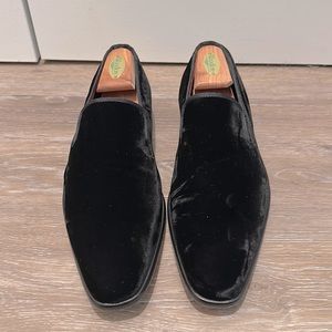 EUC Magnanni Mens velvet loafers
